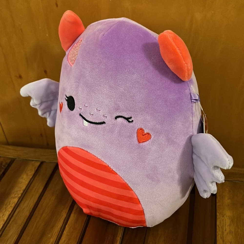 🛍️ NWT 8” Atwater the Monster Alien Valentine’s Day edition Squishmallow heart - Picture 2 of 7